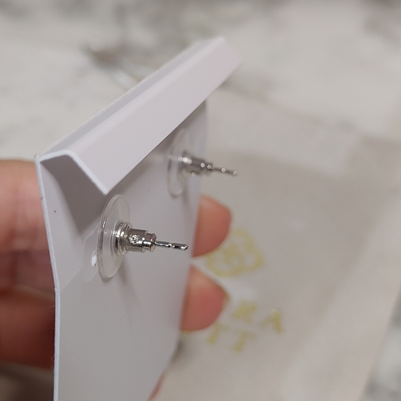 Kendra Scott Drop Earrings - Picture 5 of 6